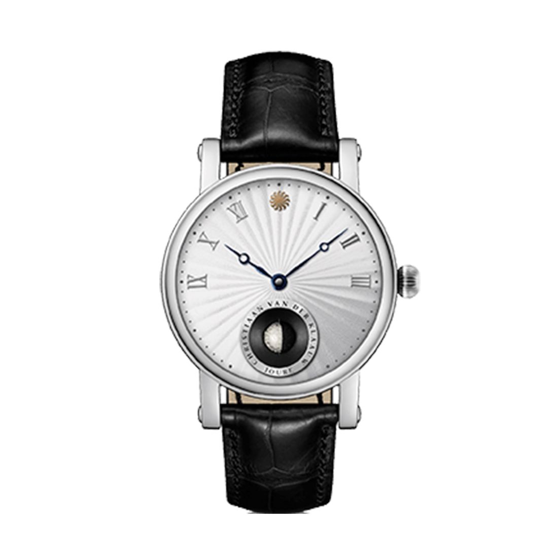 Deze klassieke schoonheid is een speciale versie van onze roterende, driedimensionale maan die de werkelijke maanfase aangeeft. De maan draait in 29,530588853 dagen rond de aarde. De in eigen atelier met de hand vervaardigde 3D miniatuur maan geeft die maanstand zo precies aan, dat de afwijking slechts 1 dag per 11.000 jaar bedraagt. Het is daarmee de meest accurate 3D maanfase ter wereld die ooit in een mechanisch uurwerk is opgenomen. Daarnaast wordt ook de tijd aangeduid. Wie heeft er meer nodig?De CVDK Real Moon Joure is unaniem uitgeroepen tot ‘European Watch of the Year 2014’ door een internationale jury in Londen.